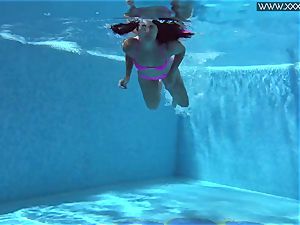 super-steamy Russian Jessica Lincoln in the pool