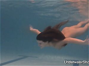 erotic underwater demonstrate of Natalia
